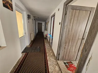 Casa cu 818 mp teren si garaj 87mp la strada! - foto 8