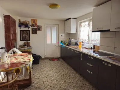 Casa cu 818 mp teren si garaj 87mp la strada! - foto 9