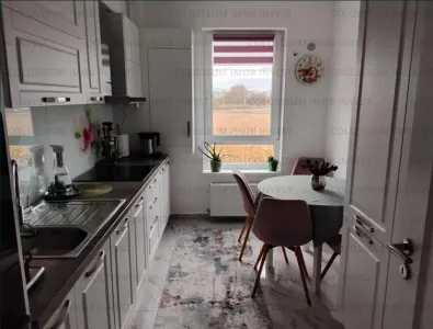 Apartament 3 camere, decomandat - zona Cristian - foto 2