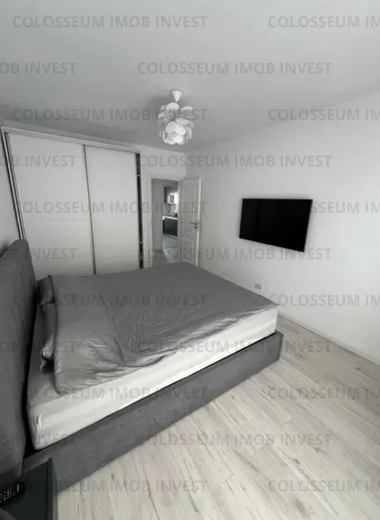 Apartament 3 camere, decomandat - zona Tractorul - foto 3