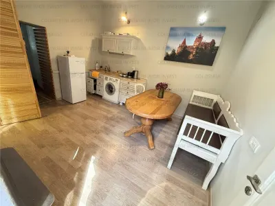 Spațiu comercial de închiriat – Centru Istoric :Strada Sfântu Ioan, intrare din strada Republicii - foto 3