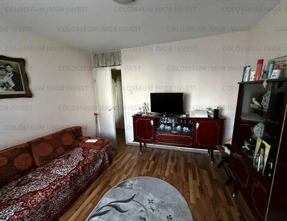 Apartament 3 camere, decomandat - zona Tractorul - foto 2