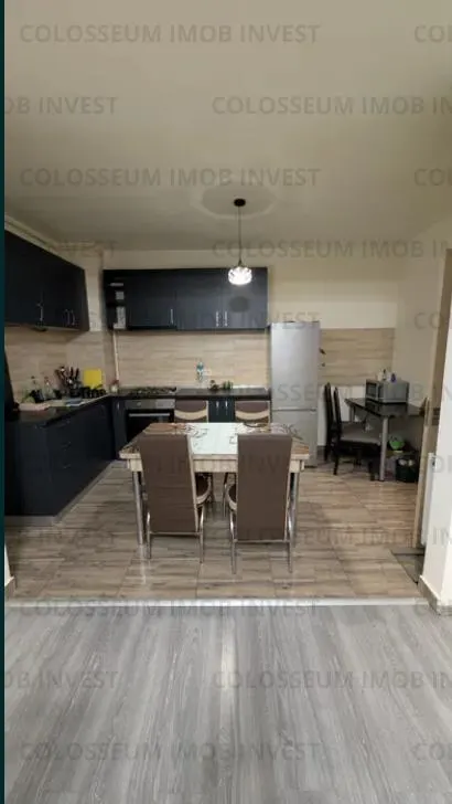 Apartament 2 camere, decomandat - zona Tractorul - foto 2