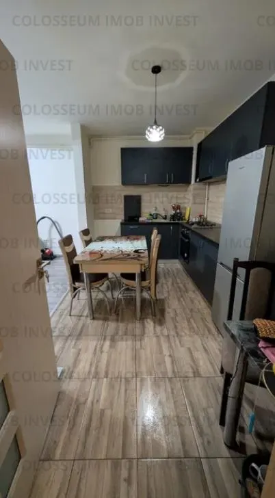 Apartament 2 camere, decomandat - zona Tractorul - foto 3