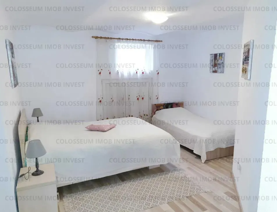 Apartament cu 5 camere, decomandat - Centrul Istoric - foto 2