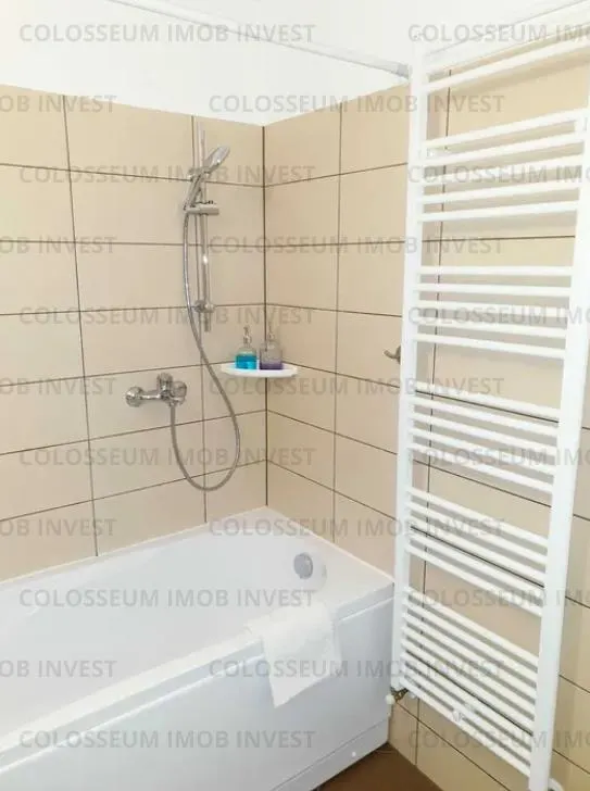 Apartament cu 5 camere, decomandat - Centrul Istoric - foto 7