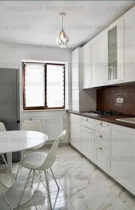 Apartament 3 camere, decomandat - zona Tractorul - foto 2