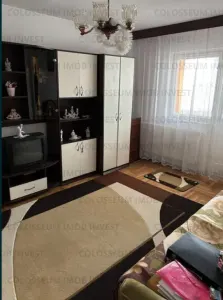 Apartament 3 camere, decomandat - zona Florilor - Brasov