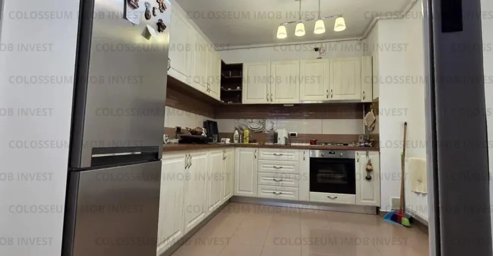 Apartament 2 camere, decomandat - zona Tractorul - foto 1