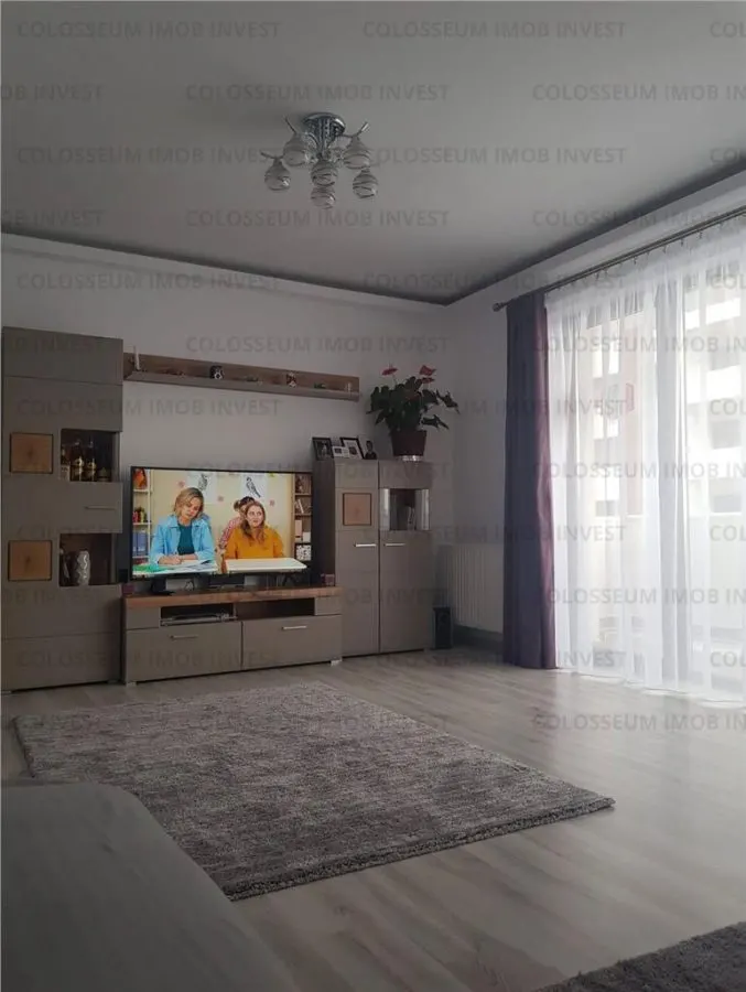 Apartament 3 camere, decomandat - zona Tractorul - foto 1
