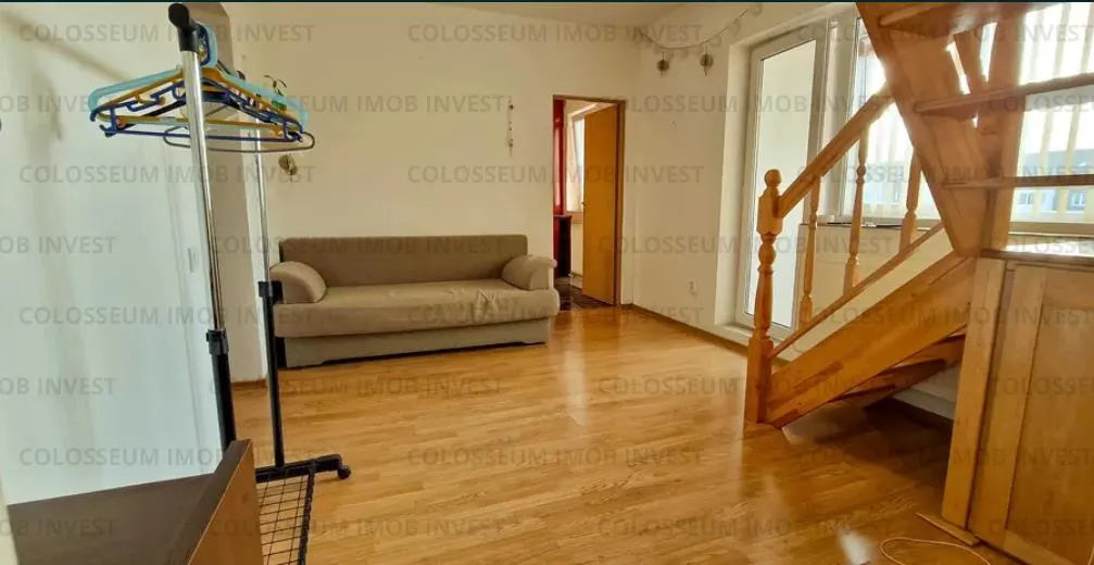 Apartament 3 camere, semidecomandat - zona Garii - foto 3