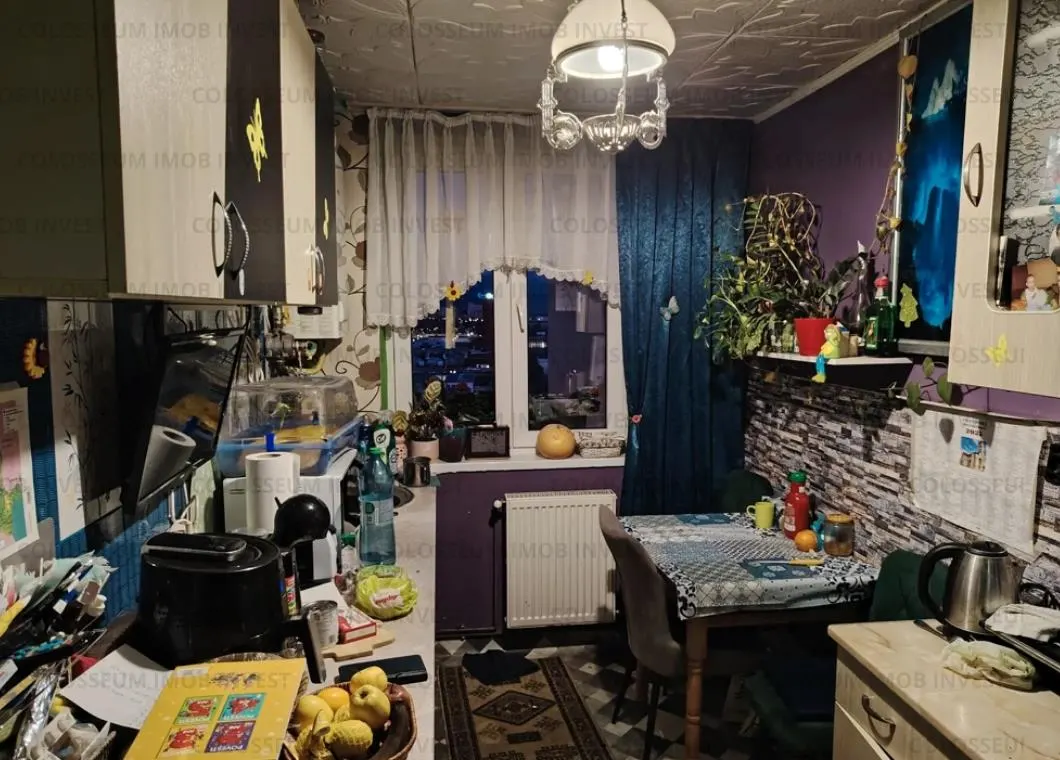 Apartament 2 camere, decomandat - zona Tractorul - foto 2