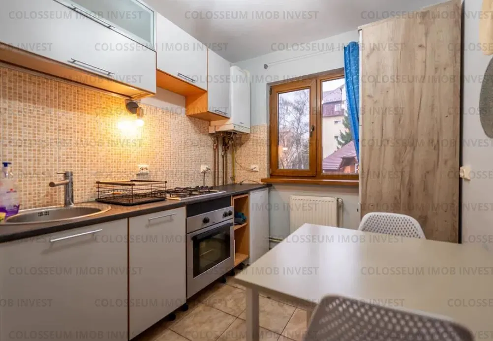 Apartament 3 camere, semidecomandat - zona Centrul Civic - foto 2