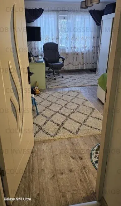 Apartament 2 camere, decomandat - zona Tractorul - foto 1