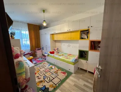 Apartament 3 camere, decomandat - zona Ghimbav - foto 3