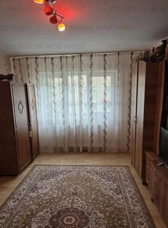 Apartament 2 camere, decomandat - zona Tractorul - foto 2