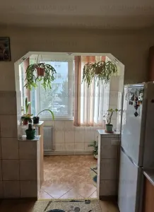 Apartament 2 camere, decomandat - zona Tractorul - foto 3