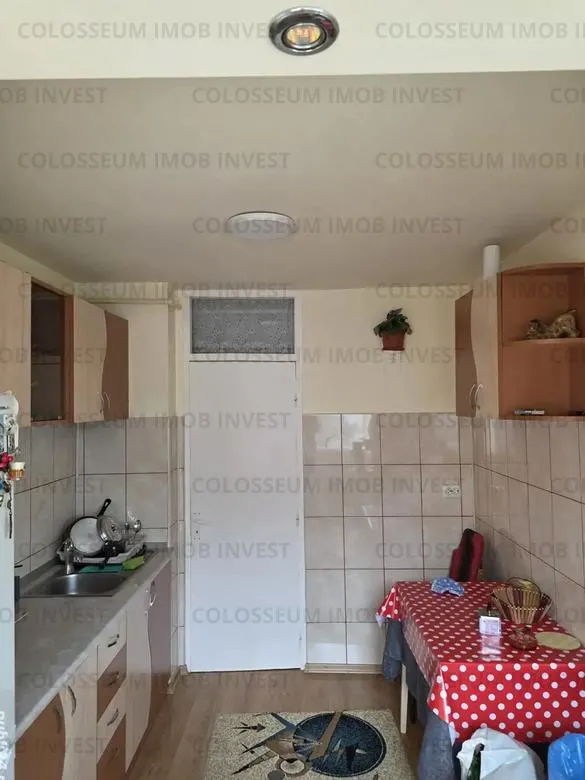 Apartament 2 camere, decomandat - zona Tractorul - foto 4