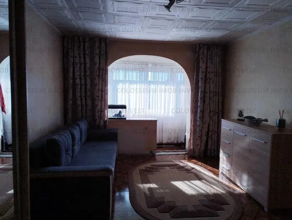 Apartament 4 camere, semidecomandat - zona Tractorul - foto 1