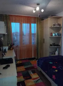 Apartament 4 camere, semidecomandat - zona Tractorul - foto 3