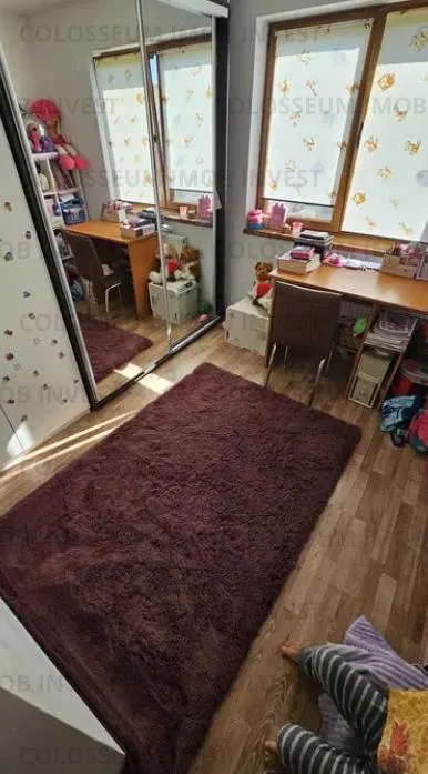 Apartament 3 camere, decomandat - zona Tractorul - foto 2