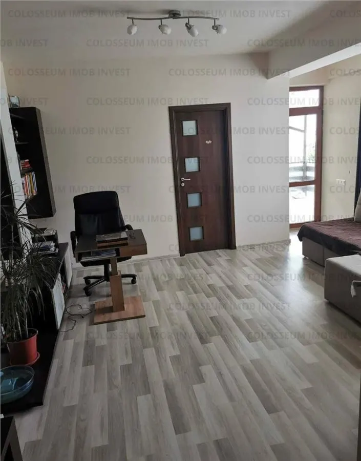 Apartament 3 camere, decomandat - zona Tractorul - foto 1