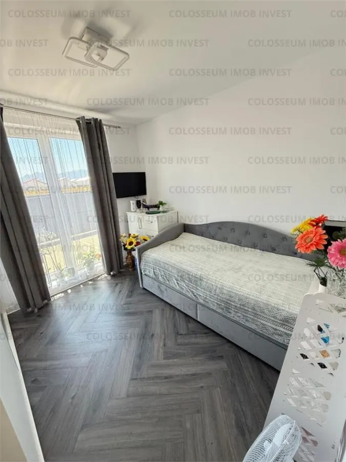 Casa cu 4 camere, decomandat - zona Sanpetru - foto 7