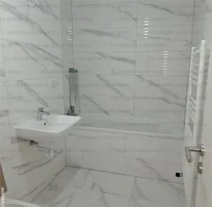 Apartament 3 camere, decomandat - zona Tractorul - foto 4
