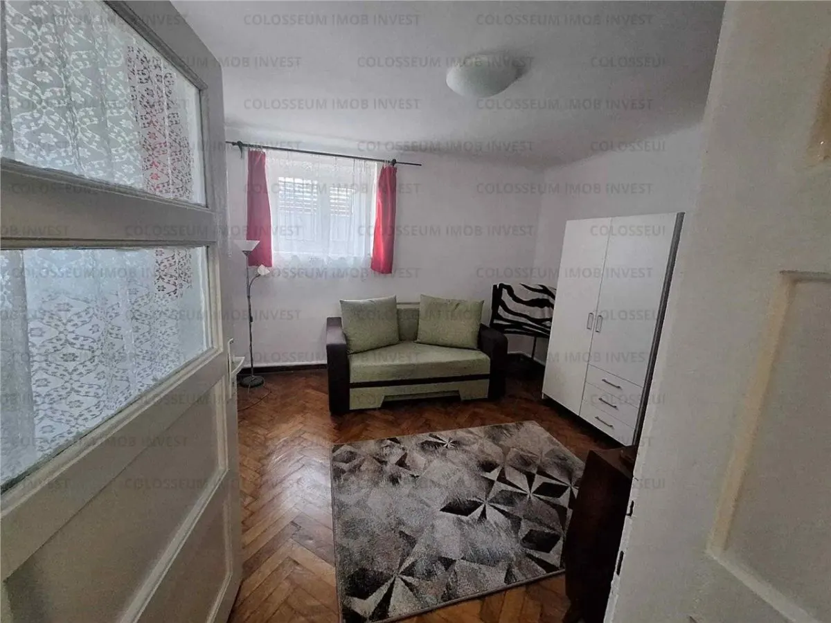 Apartament 3 camerere, decomandat - zona Central - foto 2