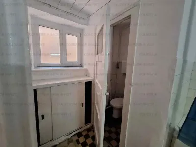Apartament 3 camerere, decomandat - zona Central - foto 6