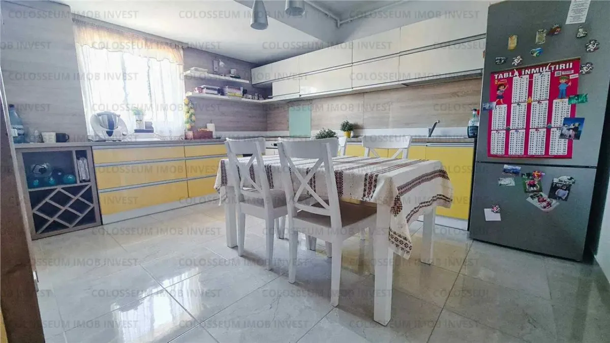 Apartament 3 camere, decomandat - zona Tractorul - foto 3