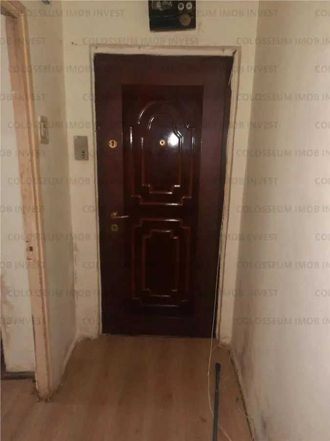 Apartament cu 2 camere, semidecomandat - zona Tractorul - foto 2