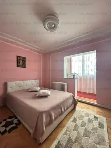 Apartament 4 camere, decomandat - zona Calea Bucuresti - foto 5