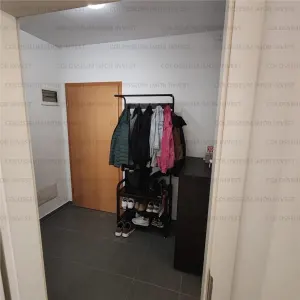 Apartament cu 2 camere, decomandat - zona Tractorul - foto 10