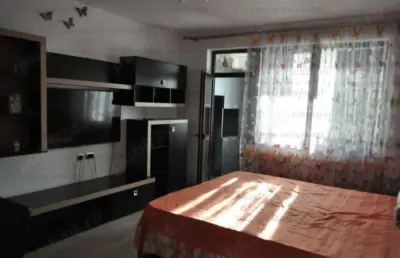 Apartament cu 2 camere,decomandat - zona Tractorul - foto 3