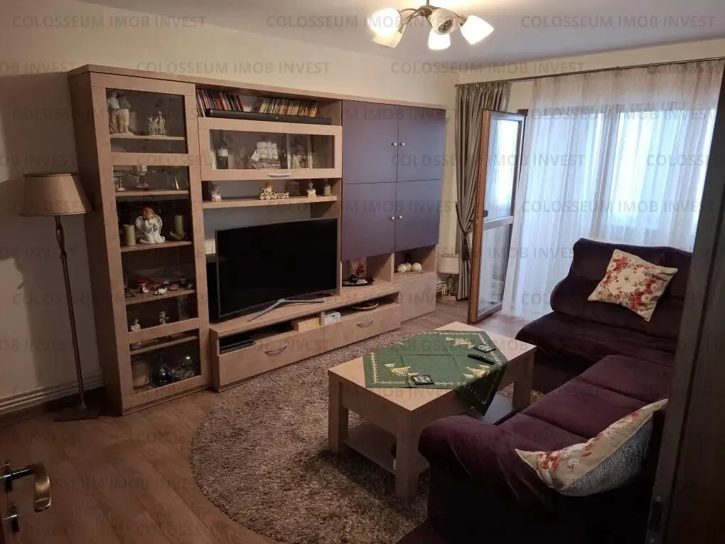 Apartament cu 3 camere, decomandat - zona Tractorul - foto 1