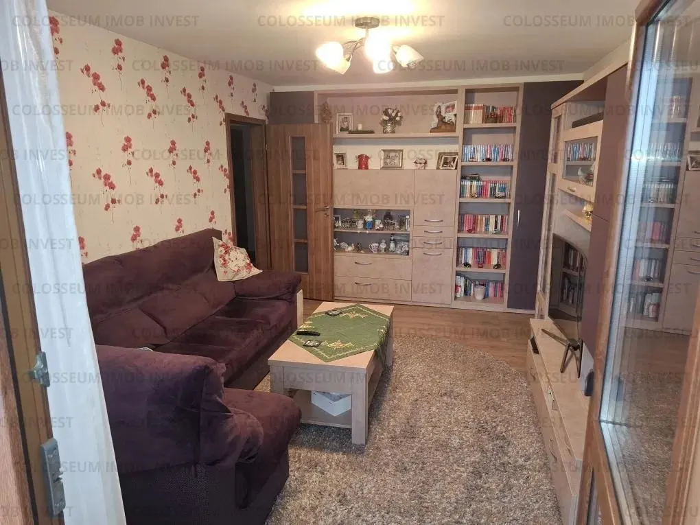 Apartament cu 3 camere, decomandat - zona Tractorul - foto 2