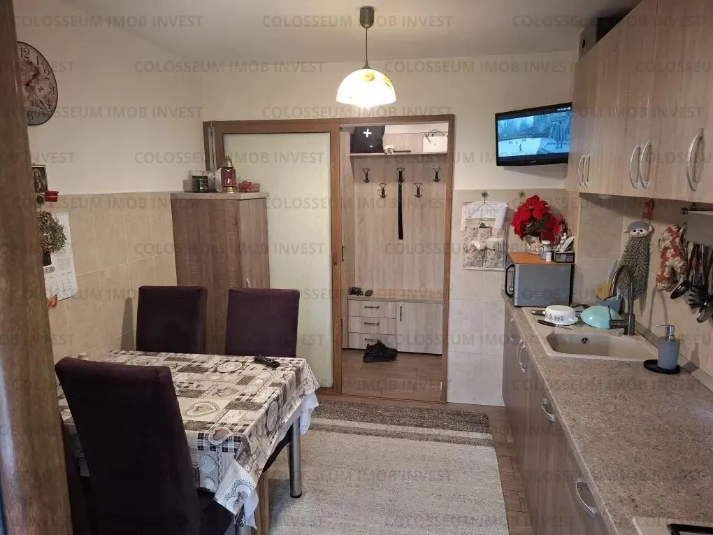 Apartament cu 3 camere, decomandat - zona Tractorul - foto 4