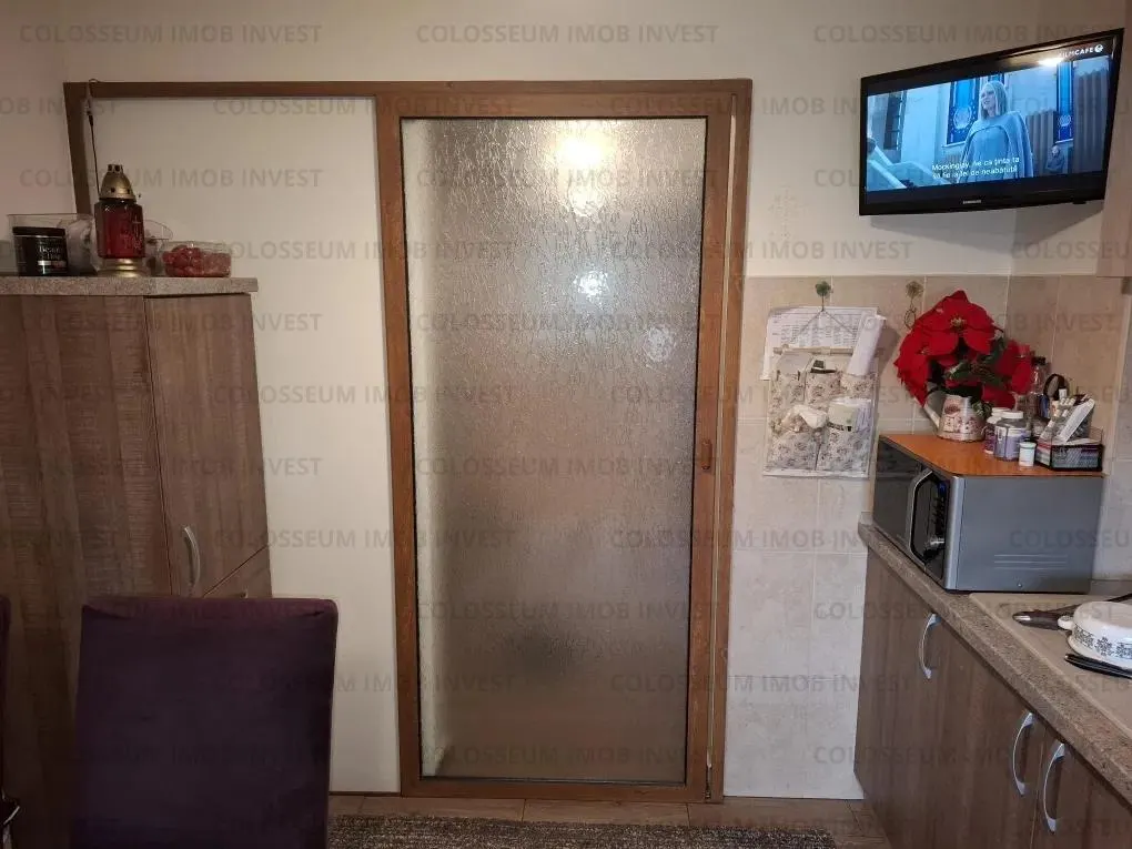 Apartament cu 3 camere, decomandat - zona Tractorul - foto 5