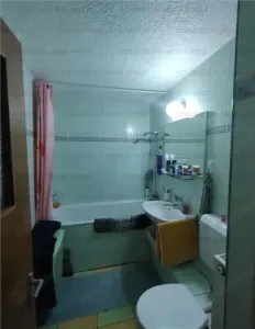 Apartament cu 3 camere, decomandat - zona Racadau - foto 8
