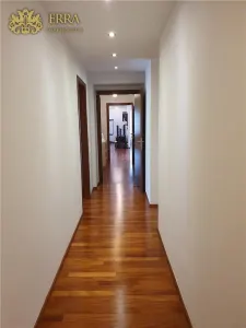 Apartament spatios, 5 dormitoare, 2 living, 2 bucatarii. Garaj. - foto 15