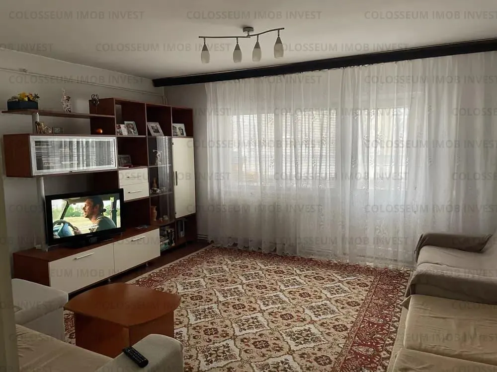 Apartament cu 3 camere, decomandat - zona Astra - foto 1