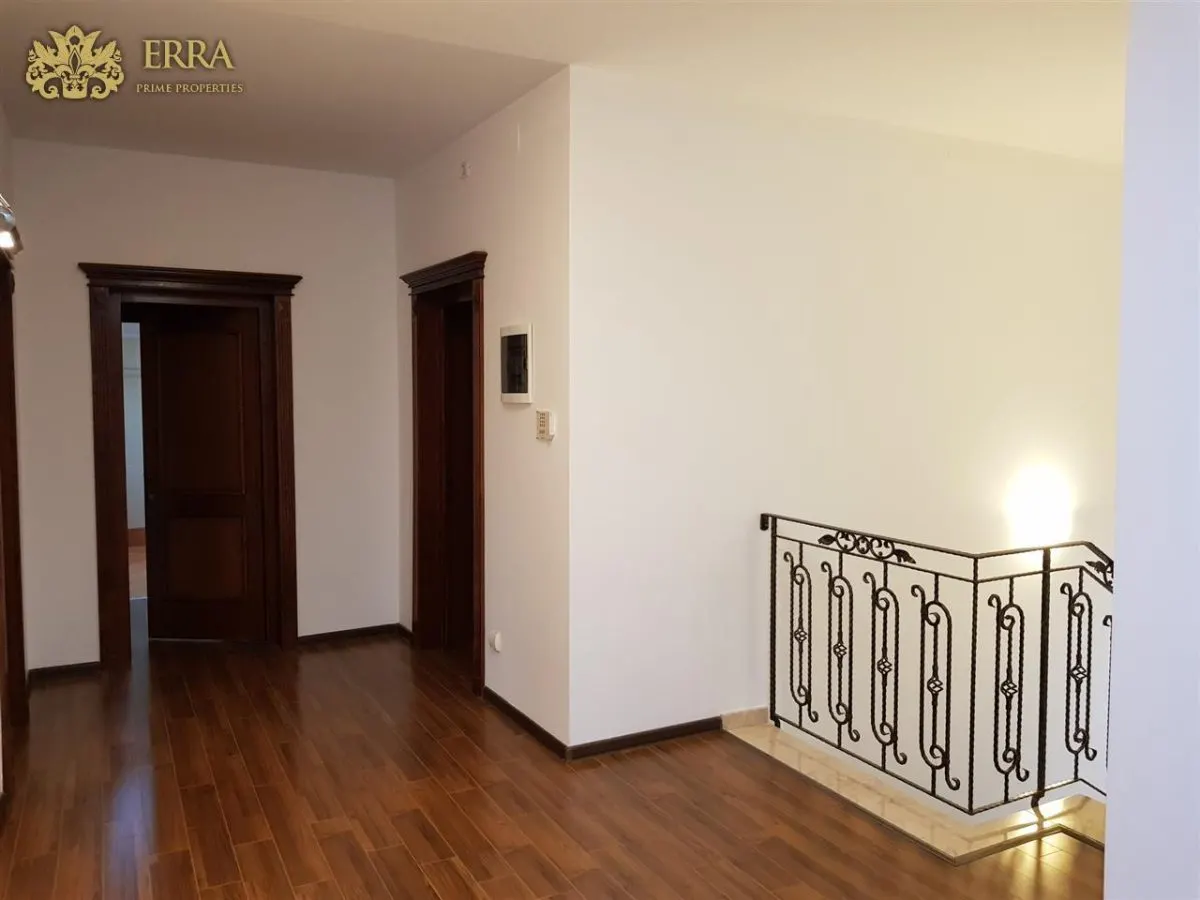 Vila cocheta, 6 camere, piscina. - foto 13