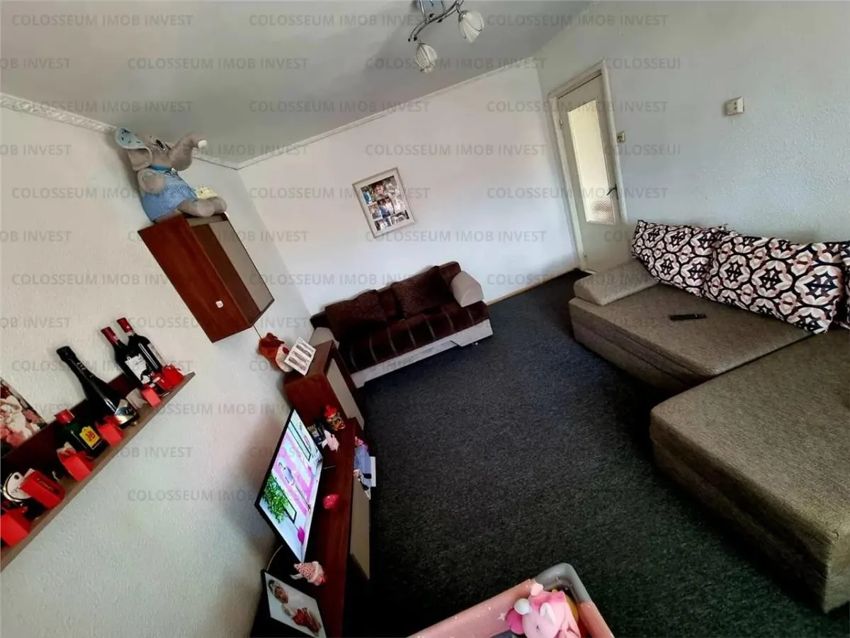 Apartament cu 2 camere, decomandat - zona Tractorul - foto 2