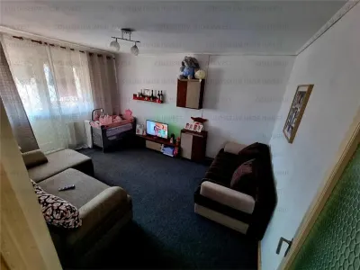 Apartament cu 2 camere, decomandat - zona Tractorul - foto 3