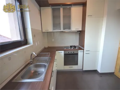 Apartament  3 camere mobilat. Garaj. - foto 14
