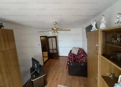 Apartament cu 2 camere, decomandat - zona Craiter - foto 2