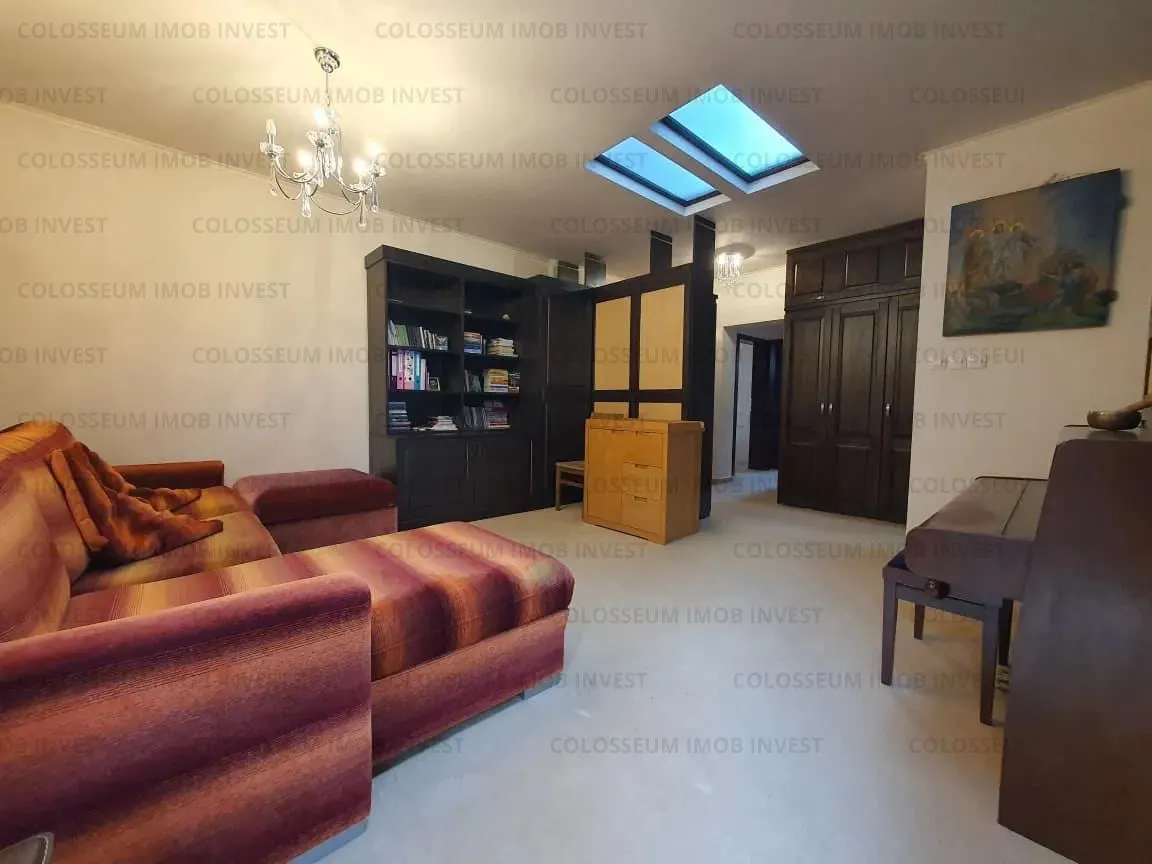 Apartament cu 3 camere, decomandat - zona Poiana Brasov - foto 1