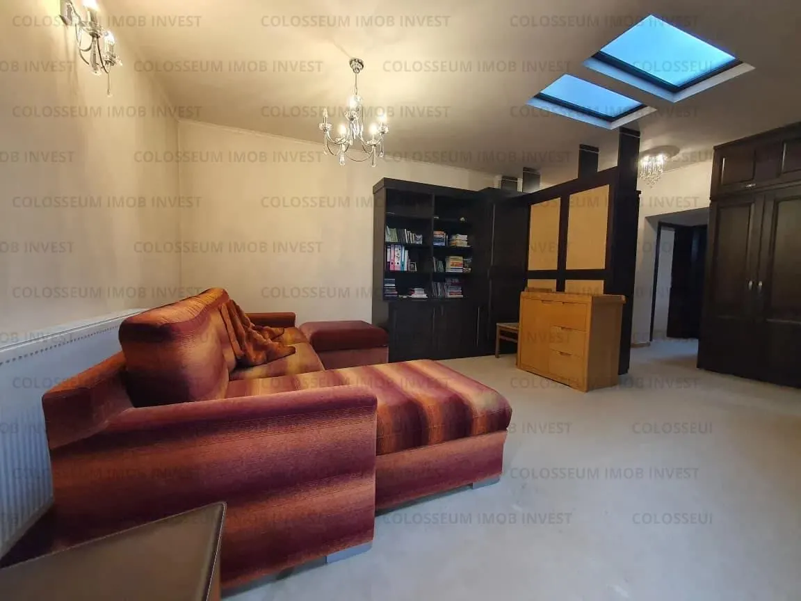 Apartament cu 3 camere, decomandat - zona Poiana Brasov - foto 2