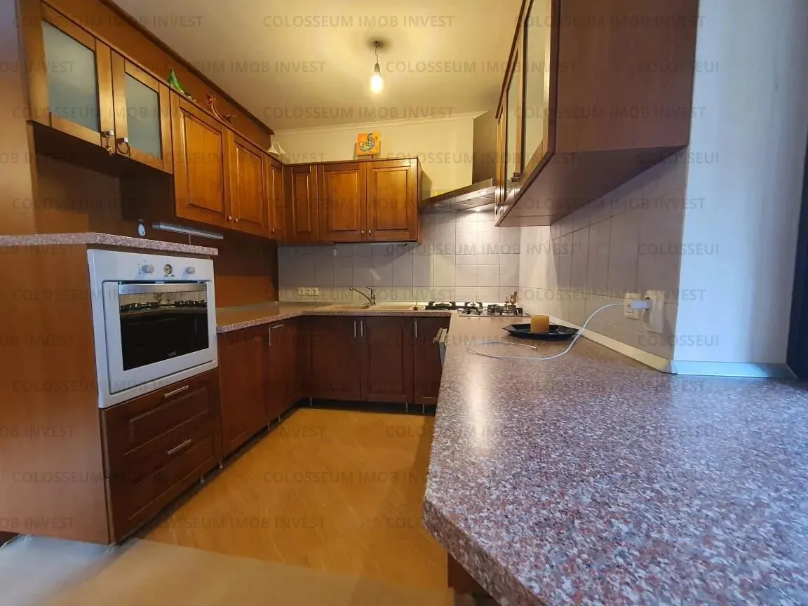 Apartament cu 3 camere, decomandat - zona Poiana Brasov - foto 6